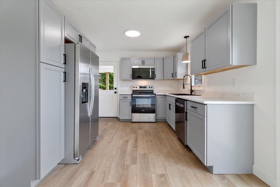 326 Rolling Hills Drive, photo 15 of 40