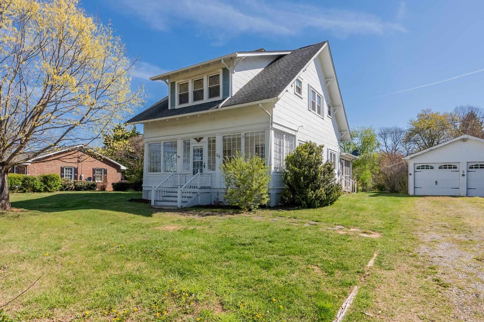 108 Miller Street SE, photo 7 of 40
