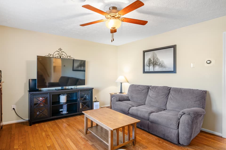 505 Willow Drive, photo 8 of 40