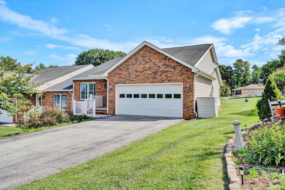 416 Miller Street, photo 2 of 40