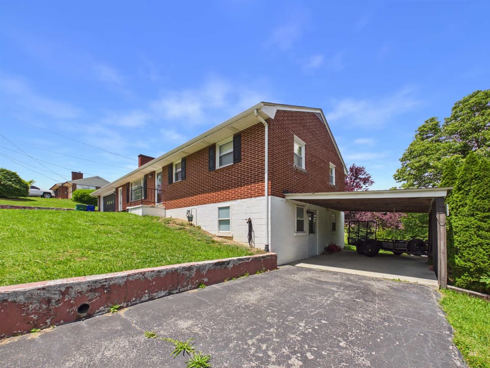85 Wades Lane, photo 8 of 40
