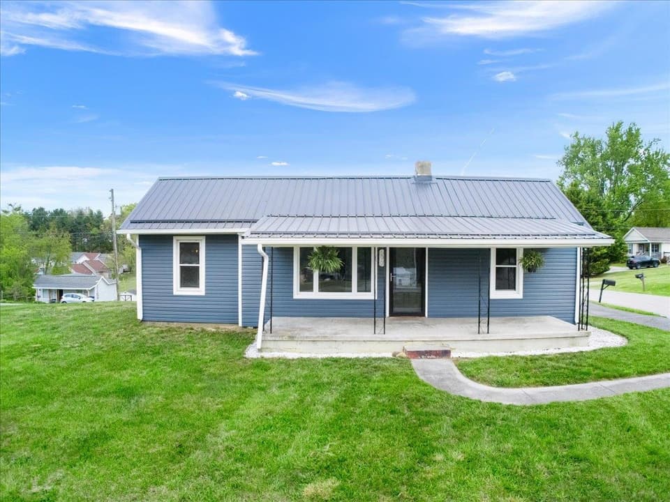 690 Harless Street, photo 8 of 40