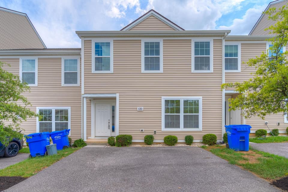430 Twisted Oak Drive NW, photo 2 of 23