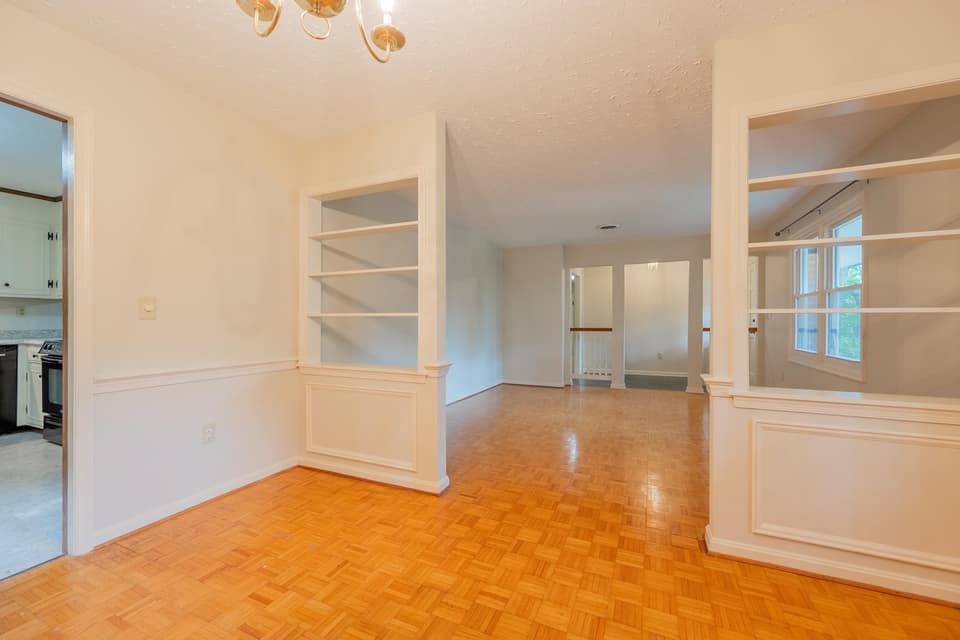 1245 Chestnut Drive, photo 9 of 40