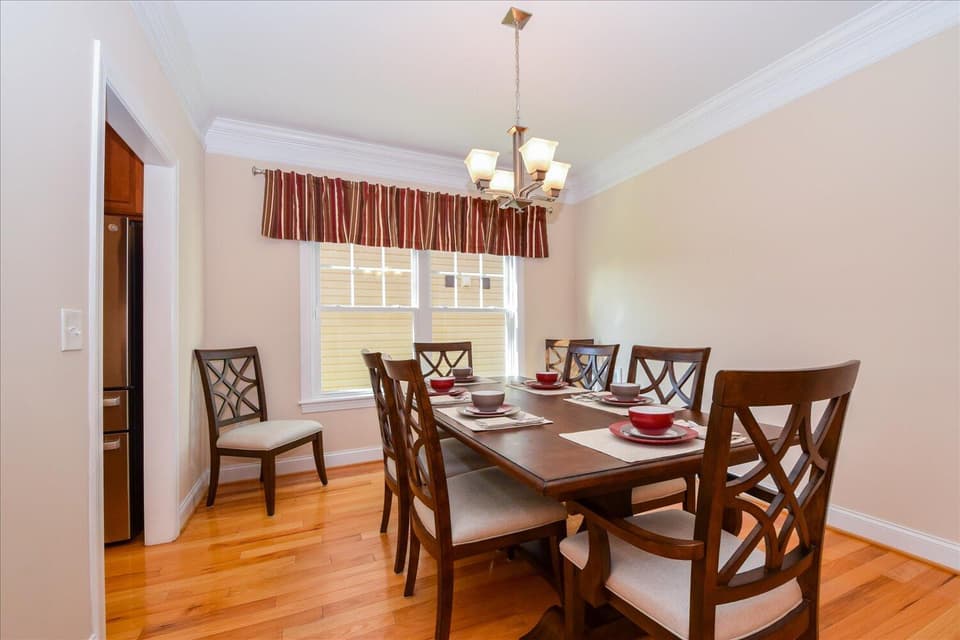 300 Roudabush Dr NW, photo 3 of 38