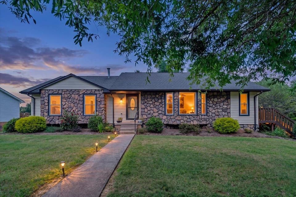 1280 Tranquility Viaduct, photo 2 of 40