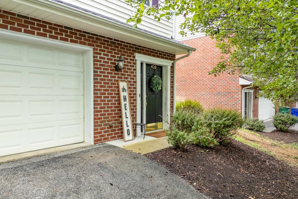 420 Tall Oak Boulevard, photo 3 of 40