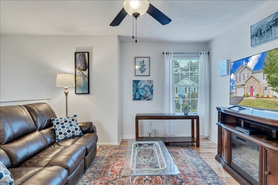445 Chelsea Loop, photo 11 of 40