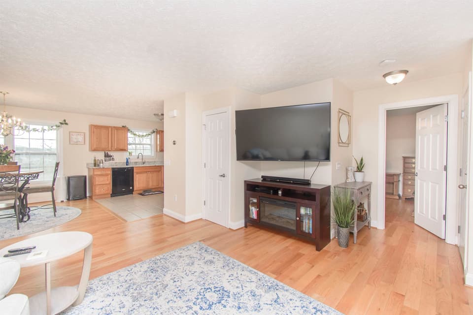 190 Robin Hood Drive, photo 12 of 40
