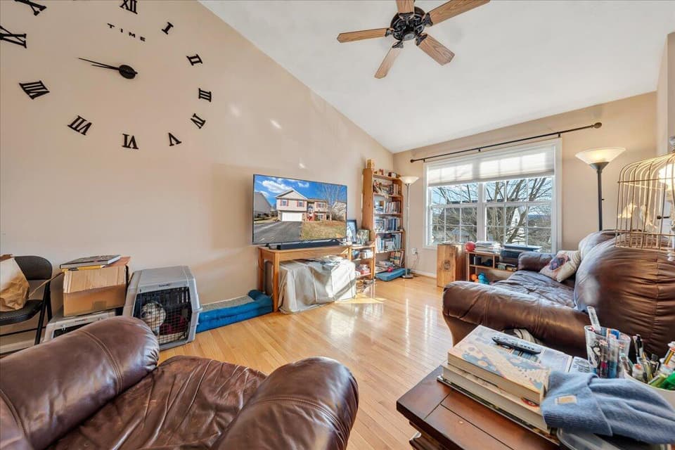 140 Wistaria Drive, photo 3 of 18