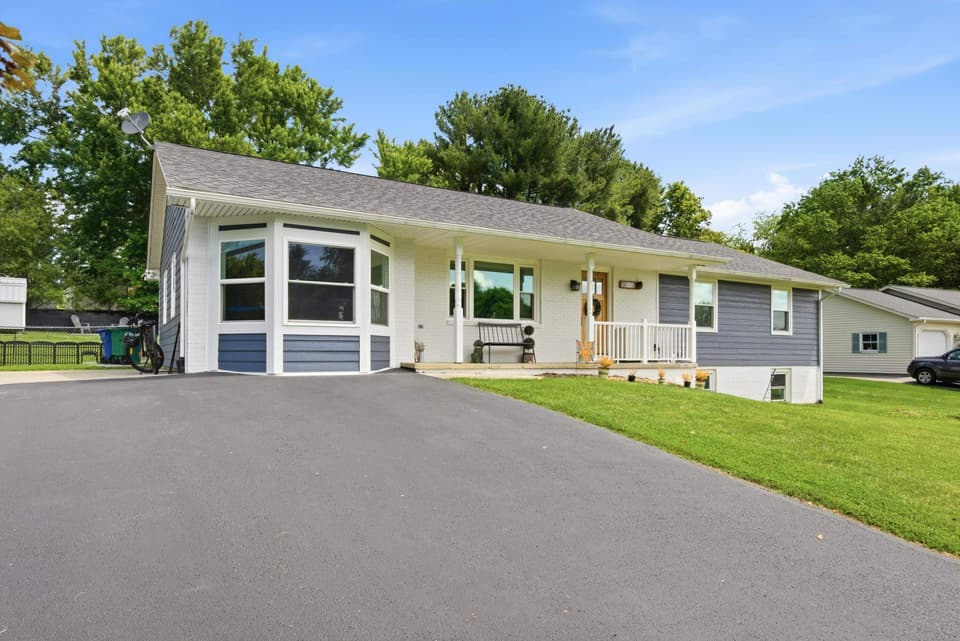 135 Wooden Shoe Court NW, photo 3 of 40