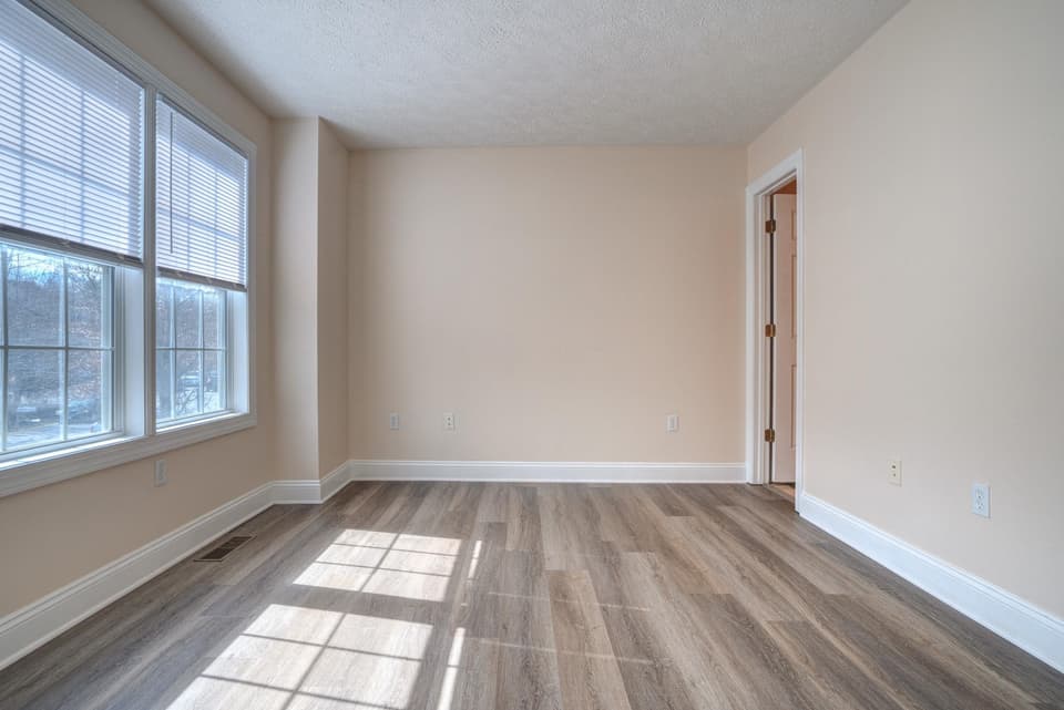825 Oaktree Boulevard, photo 26 of 32
