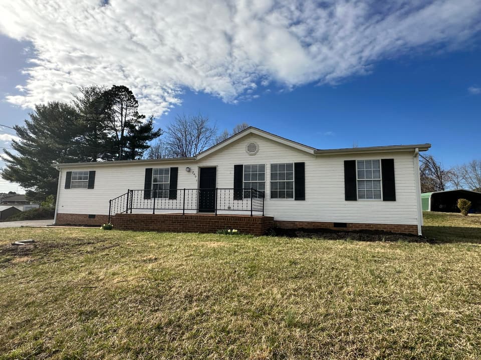 240 Epperly Dr, photo 4 of 29