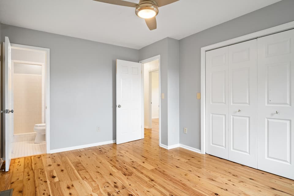 405 Overland Drive, photo 16 of 40