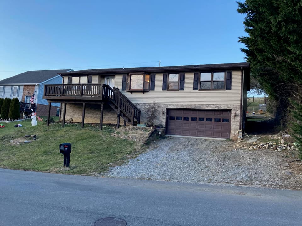 995 Beaver Dr NW, photo 2 of 18