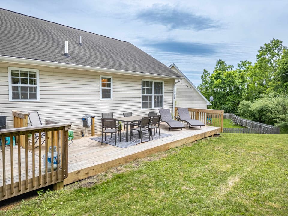 200 Wistaria Drive, photo 31 of 34