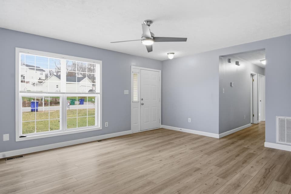 660 Warren Court, photo 5 of 29
