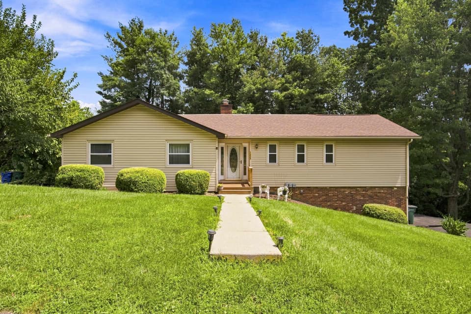 1220 Flint Drive, Christiansburg