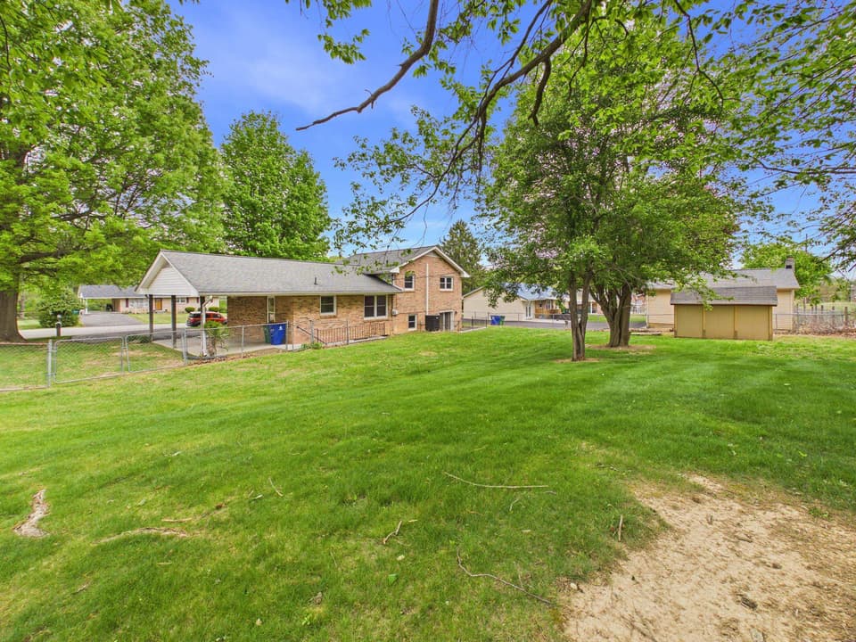405 Maple Drive SE, photo 31 of 37