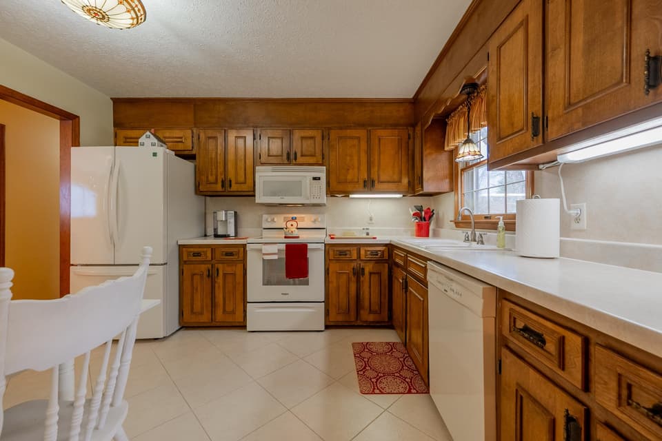765 Atkinson Road, photo 16 of 40