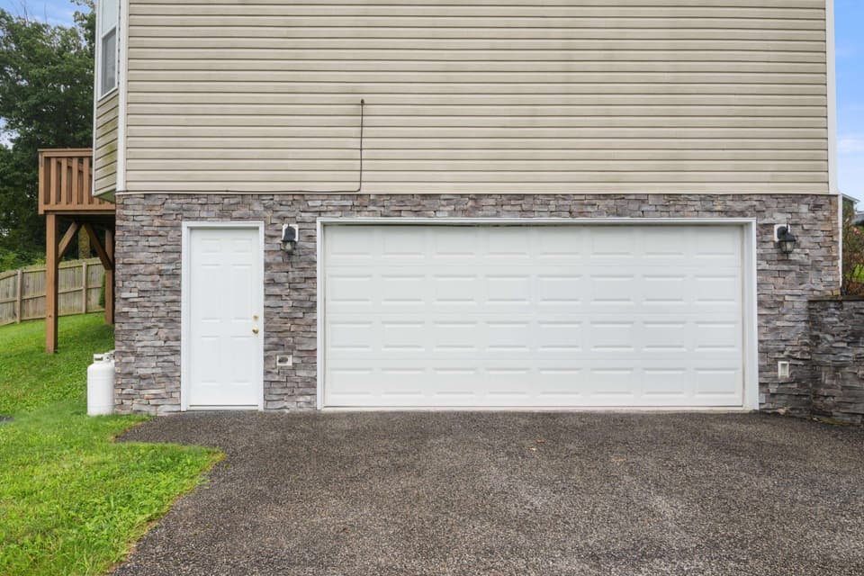 1555 Sherwood Drive, photo 7 of 40