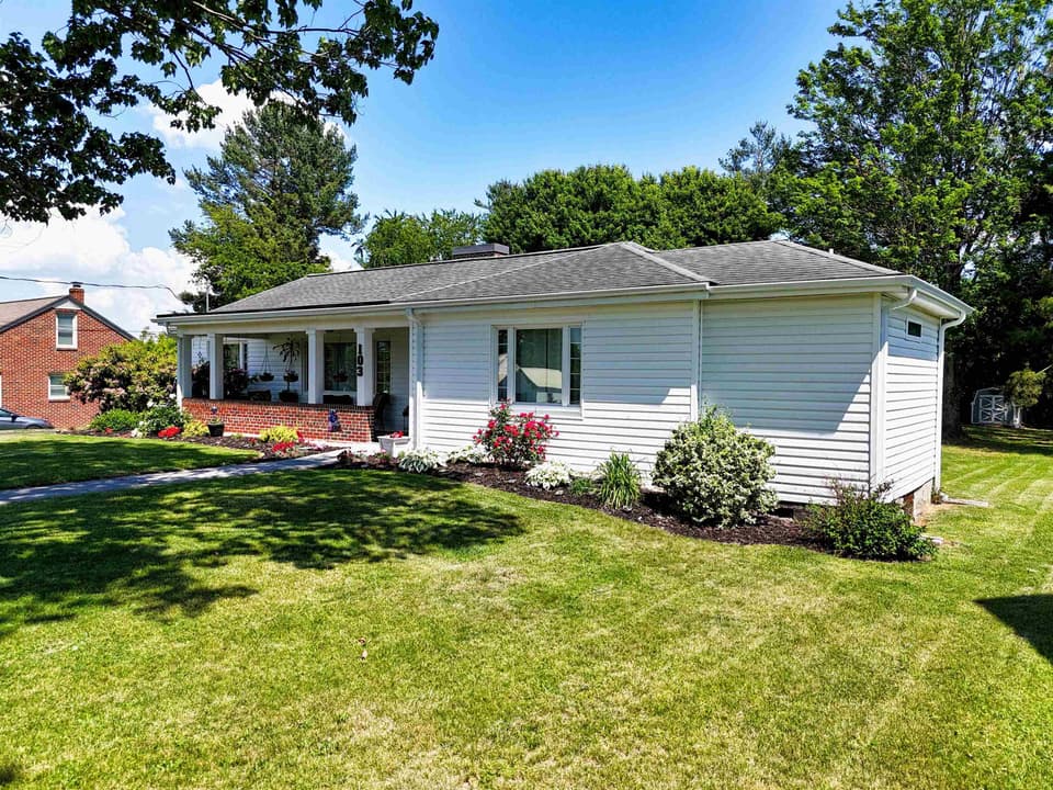 103 Ellett Drive SE, photo 3 of 40