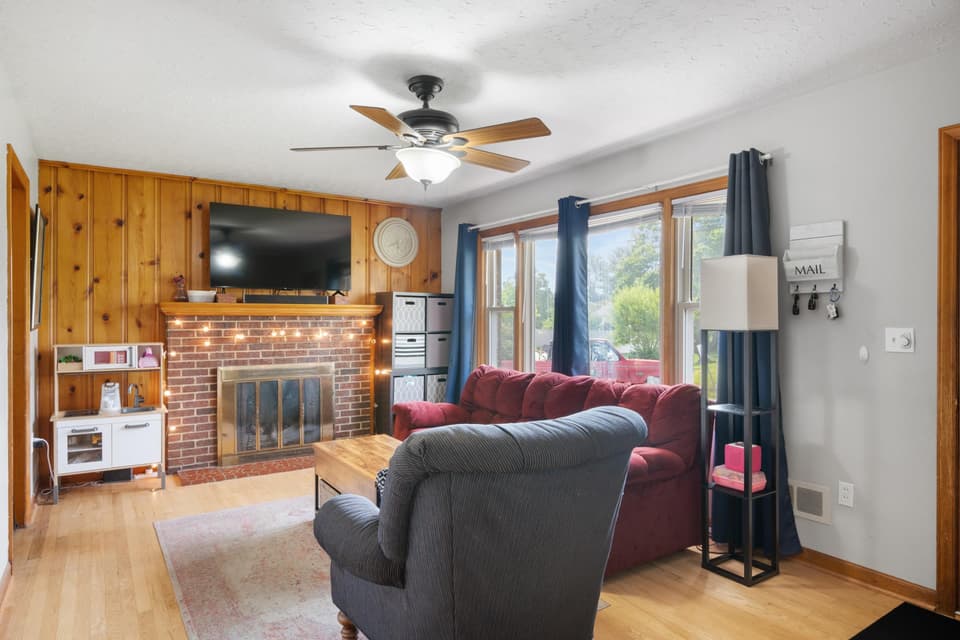 105 Wades Lane, photo 2 of 40