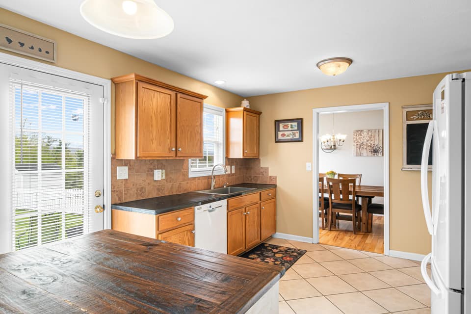 240 Windsor Drive, photo 9 of 40