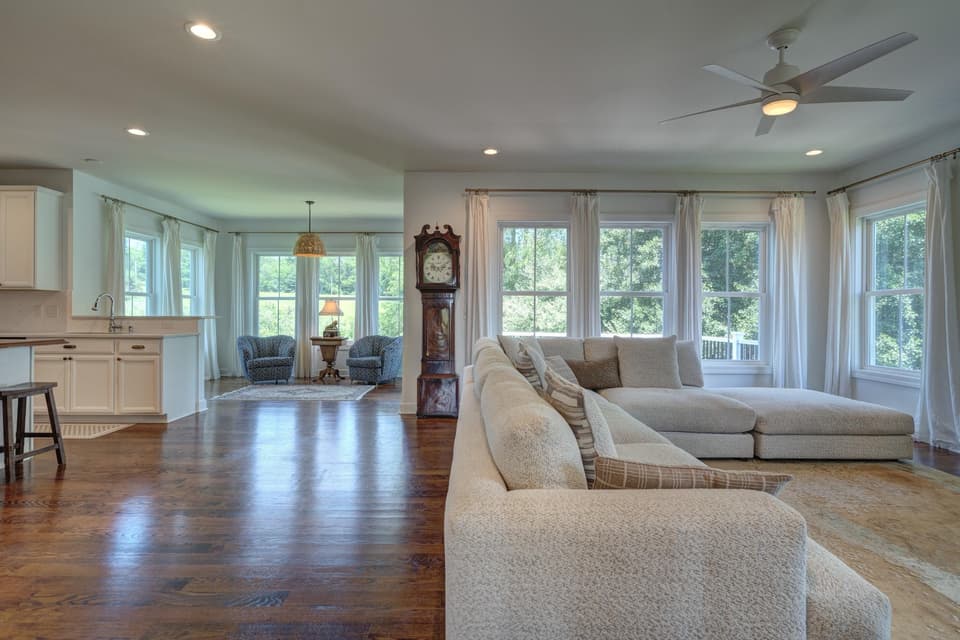 850 Jefferson Circle, photo 16 of 40