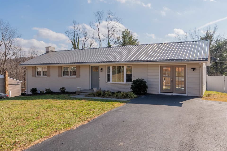 230 Montgomery Street NE, Christiansburg, VA