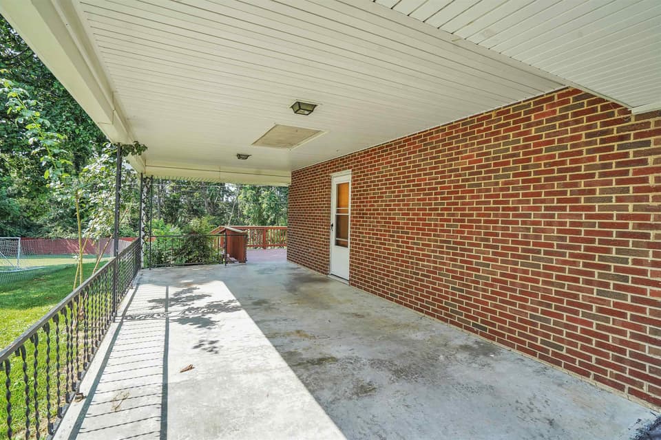 650 Betty Drive, photo 14 of 40