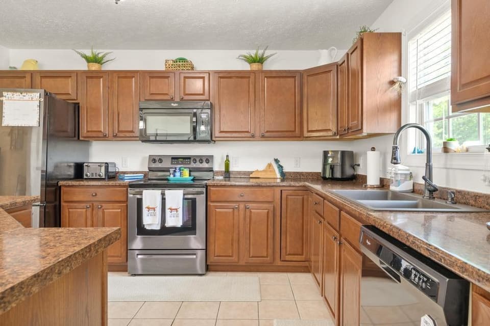 205 Robin Hood Drive, photo 25 of 40
