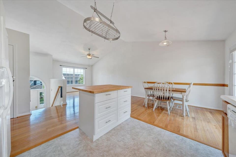 100 Wistaria Drive, photo 10 of 36
