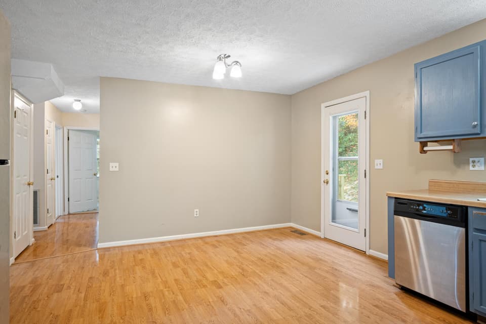 1305 Chestnut Drive, photo 13 of 40