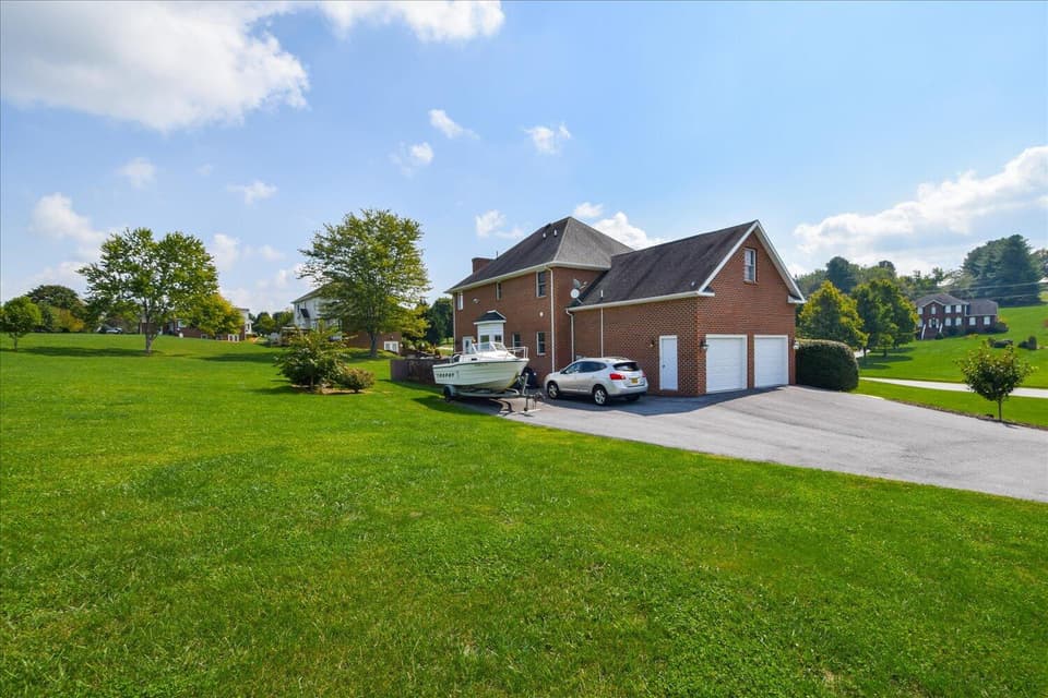 2070 Lake Vista Drive, photo 31 of 36