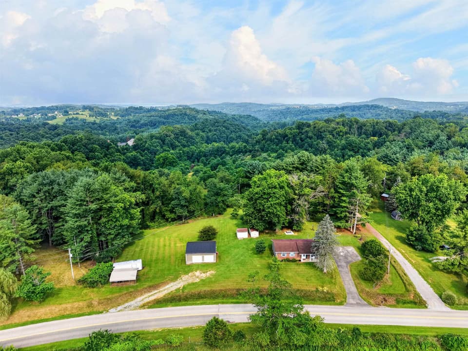 867 Switchback Road, photo 3 of 40