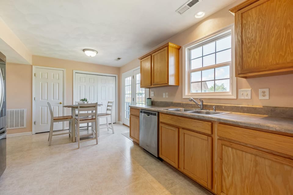 210 Berkshire Drive, photo 14 of 40