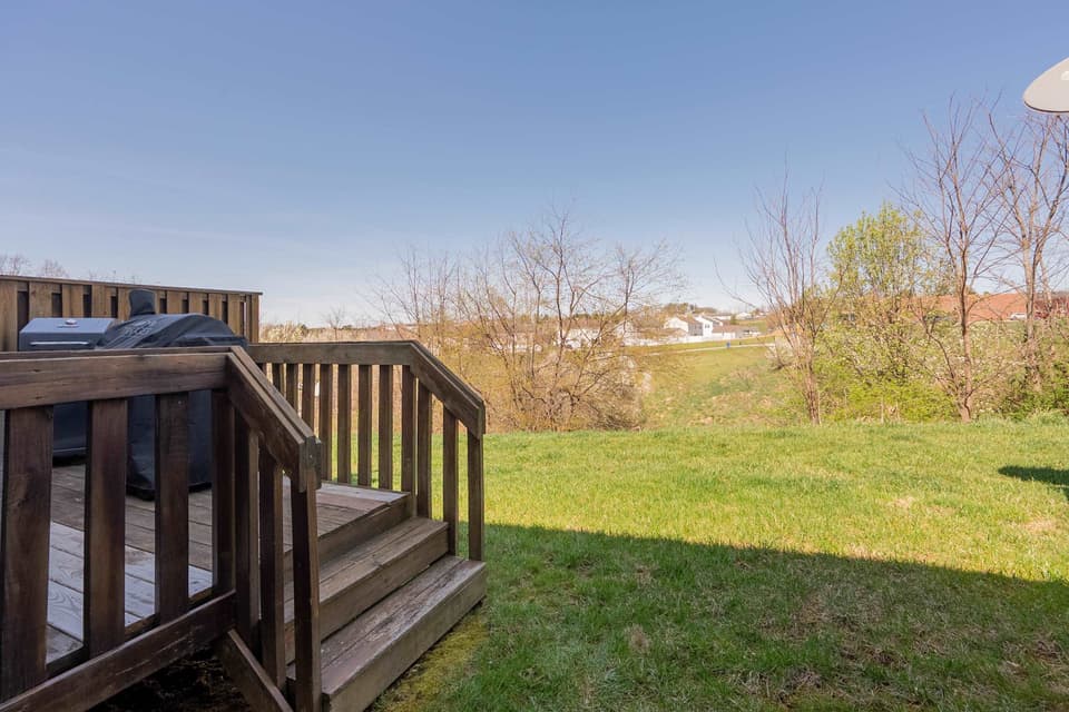 325 Oaktree Boulevard, photo 30 of 35