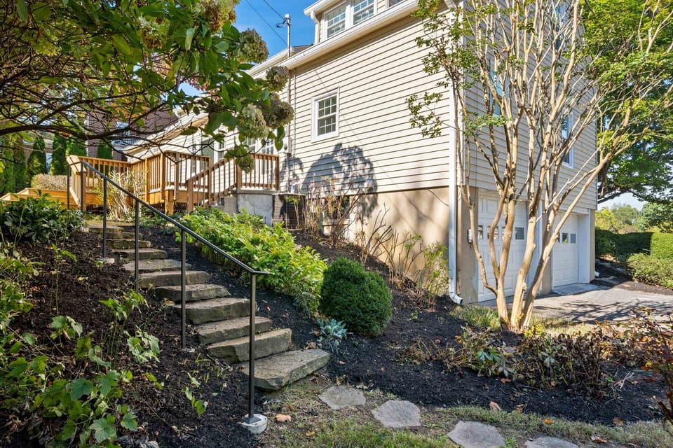 660 W Main Street, photo 12 of 40