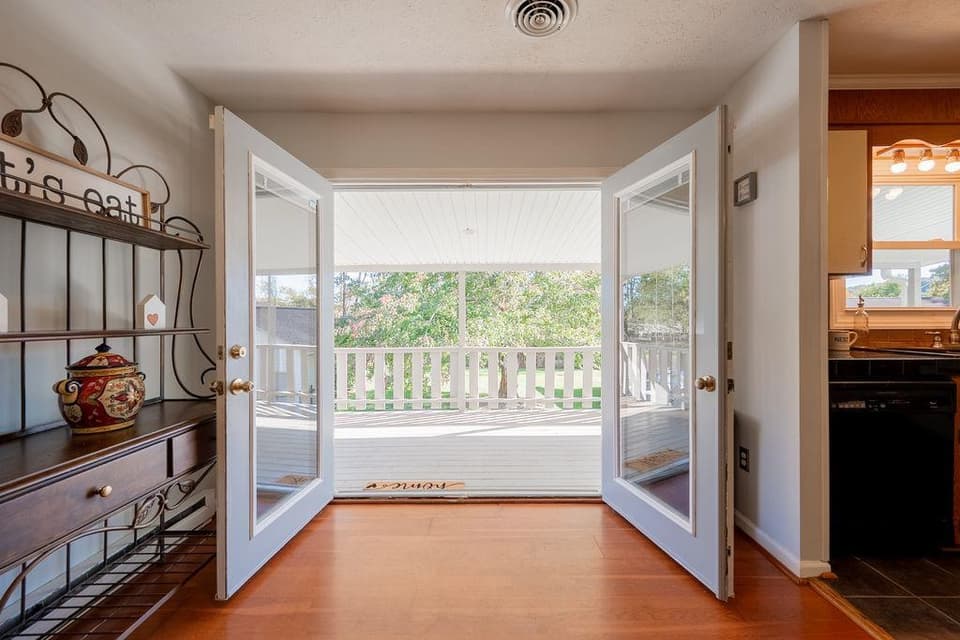 1145 Spruce Street, photo 10 of 34