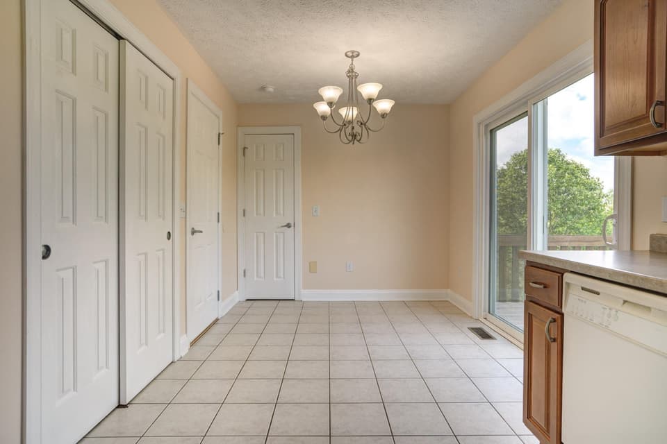 1025 Oaktree Boulevard, photo 23 of 33