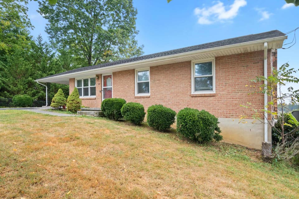326 Rolling Hills Drive, photo 3 of 40