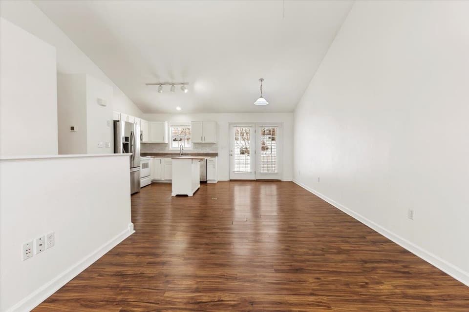 110 Sage Lane, photo 8 of 40
