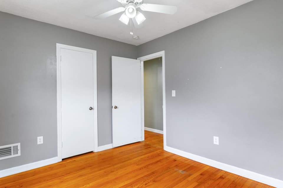 955 McHenry Avenue, photo 16 of 29