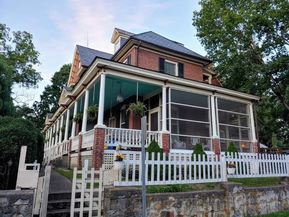 201 East Main St, photo 7 of 39
