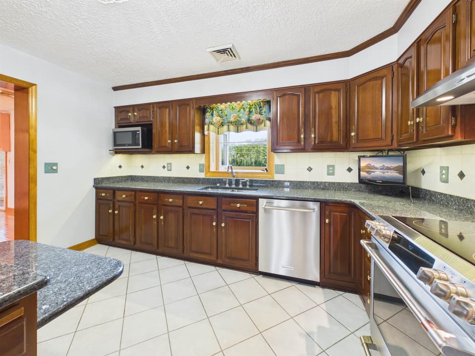 240 Walnut Drive, photo 19 of 40