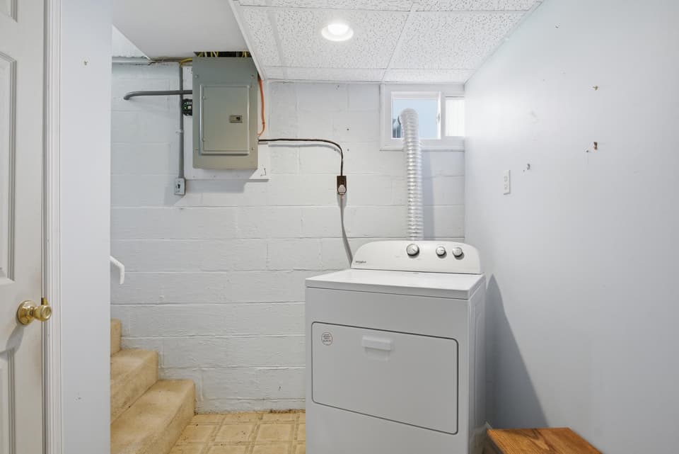 205 Roundhill Drive, photo 35 of 40