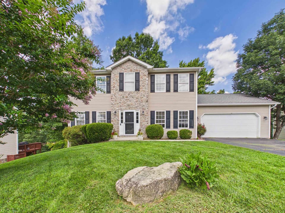 1130 Crosscreek Drive, photo 9 of 40