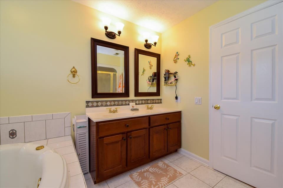 2070 Lake Vista Drive, photo 14 of 36