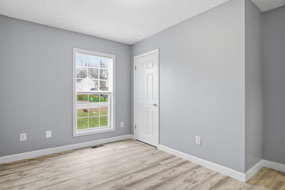 660 Warren Court, photo 16 of 29